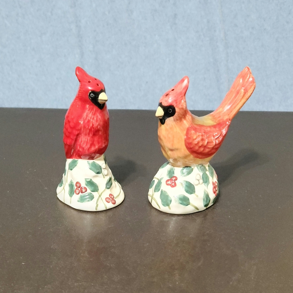 Winter berry figural salt and pepper shakers by Pfaltzgraff